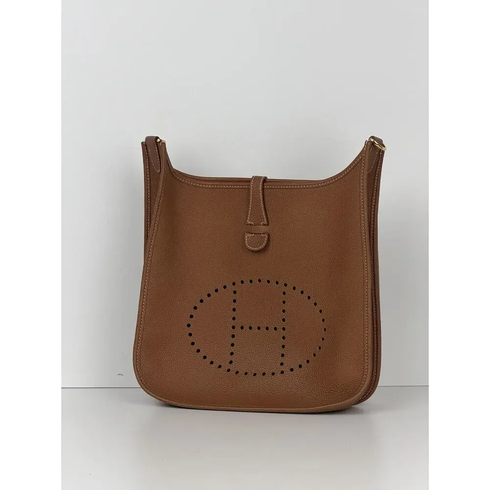 Hermes Clemence Evelyne III 29 Gold Hardware Biscuit Crossbody Bag (Z - 2021) - Picture 3 of 16